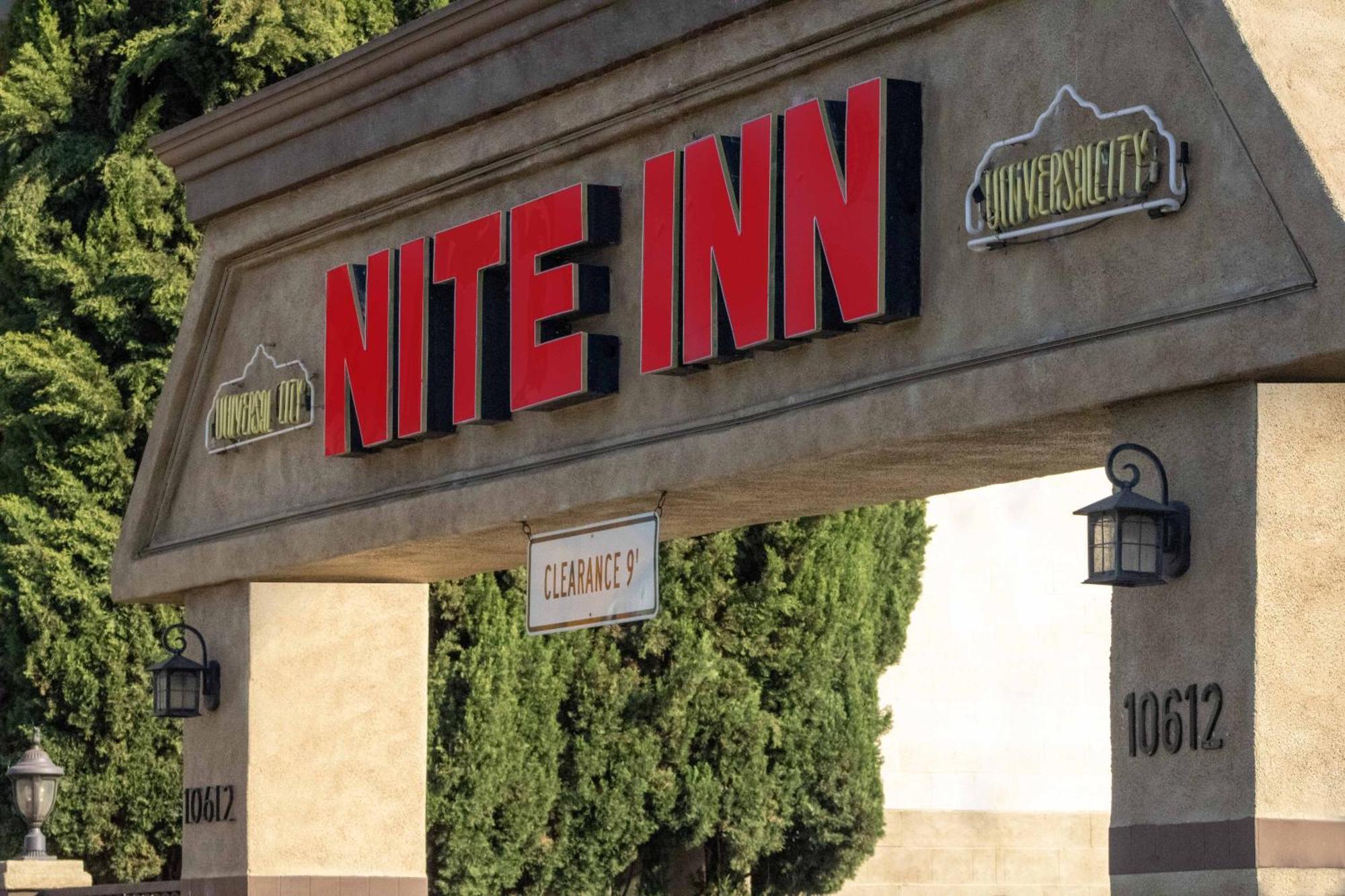 Nite Inn At Universal City - Walking Distance To Universal Studios Hollywood Лос Анджелис Екстериор снимка